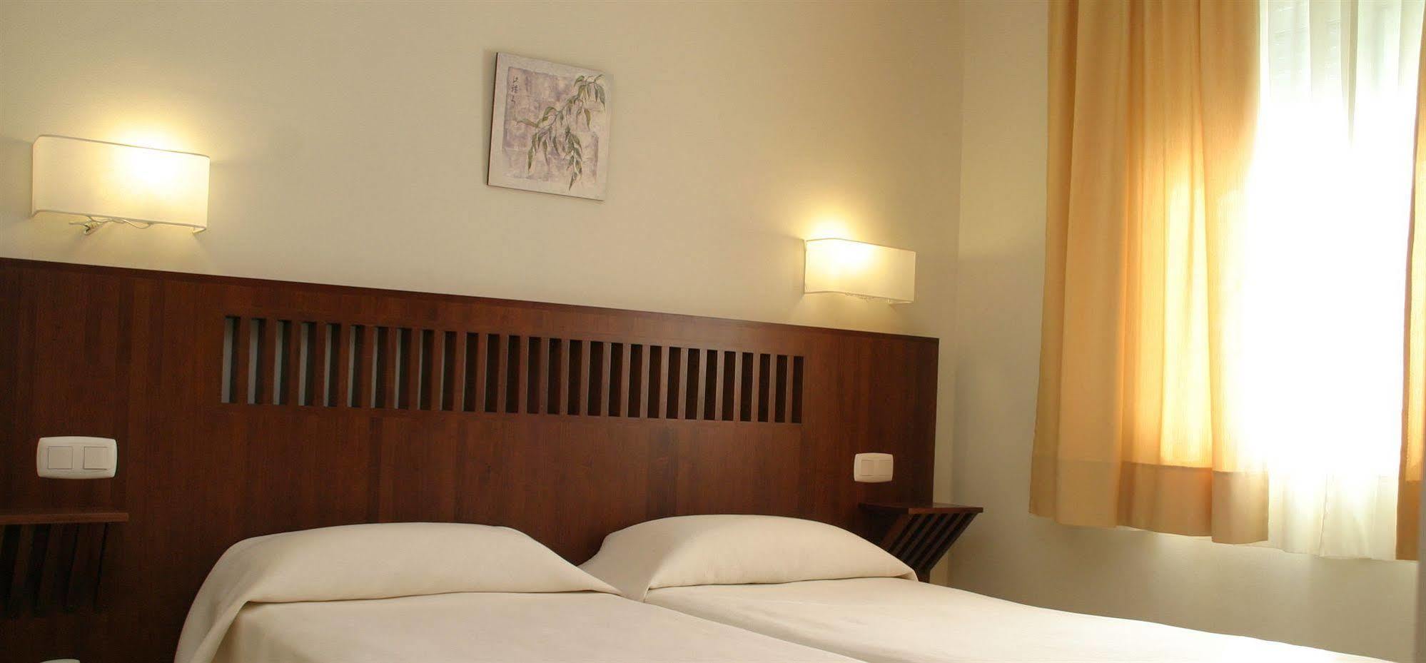 Apartamentos Turisticos Anoreta Ринкон-де-ла-Викториа Экстерьер фото
