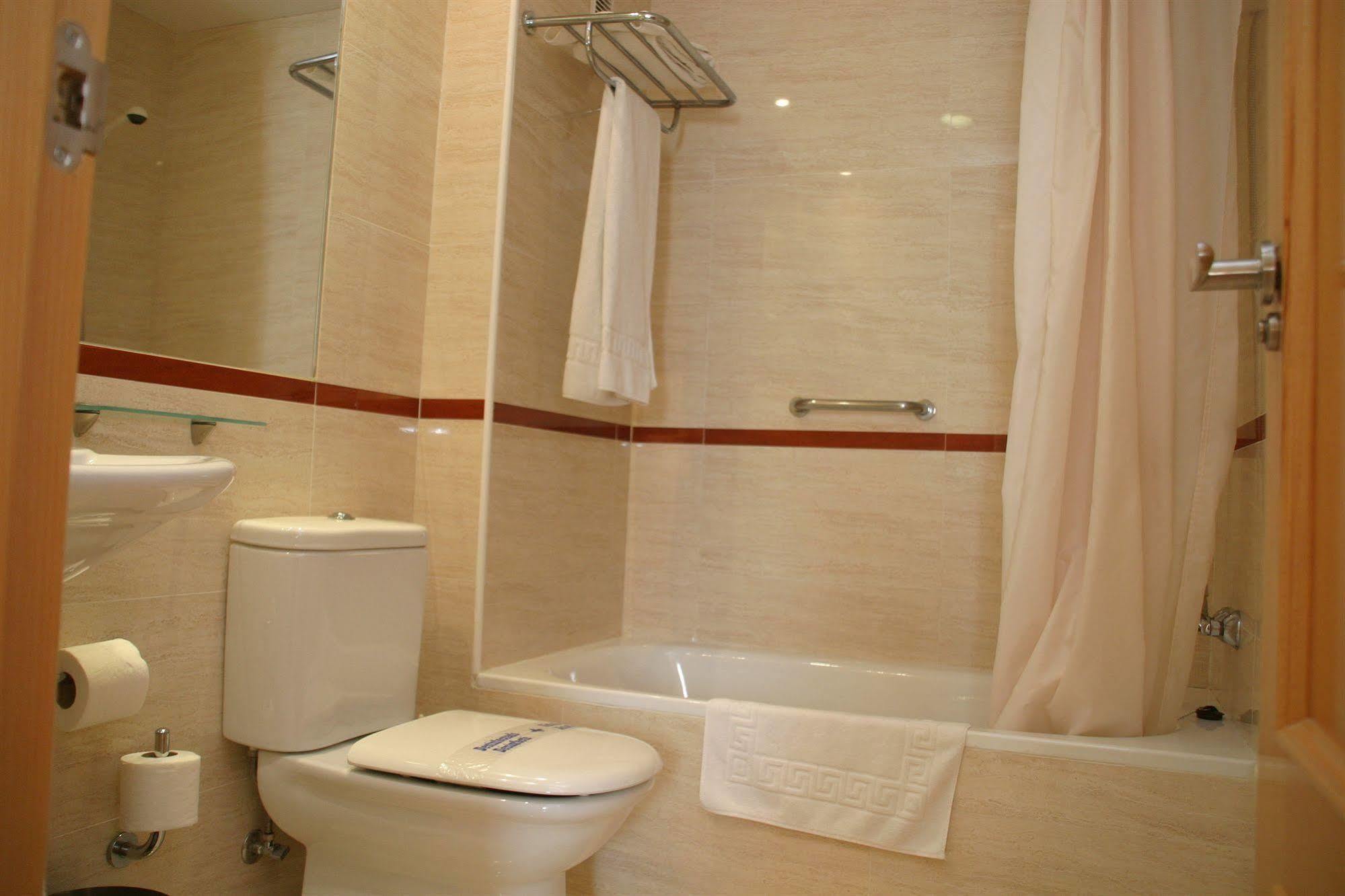 Apartamentos Turisticos Anoreta Ринкон-де-ла-Викториа Экстерьер фото